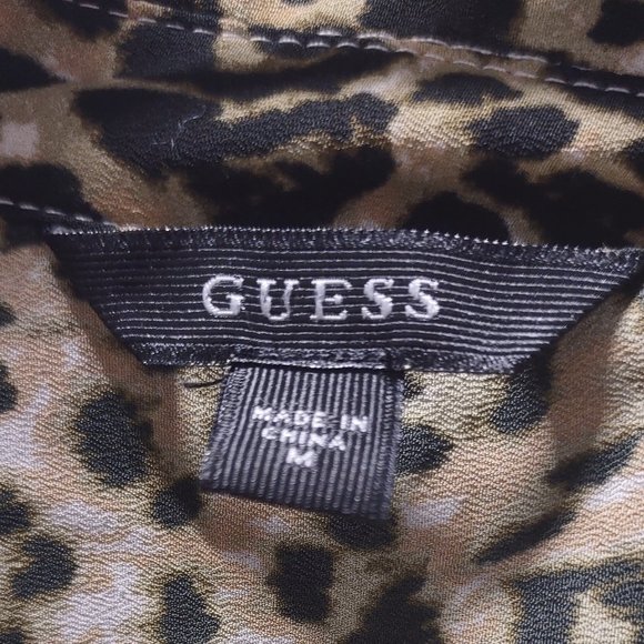 Long sleeve button-up animal print blouse from GUESS size Medium - EUC - Picture 4 of 6
